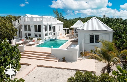 Ocean Point House | TC Villas -Coccoloba -Beachfront w. Pool, Kayaks & Direct Taylor Bay Access