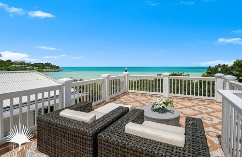 Ocean Point House | TC Villas -Coccoloba -Beachfront w. Pool, Kayaks & Direct Taylor Bay Access