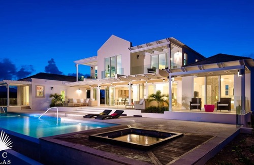 Long Bay Hills House | TC Villas -Villa Isla -Prime Luxury Estate w. Infinity Pool, Hot Tub & Beach