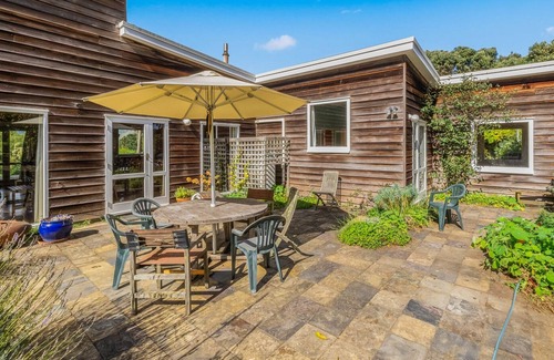 Te Horo Beach House | Te Horo Beach Retreat - Te Horo Beach Holiday Home