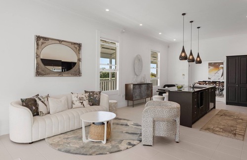 Te Horo Villa | Te Horo Haven - spacious 4 Bedroom Villa with Pool, Spa and great family vibes!