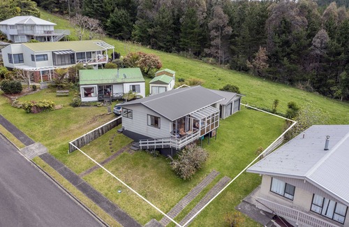 Onemana House | Te Waahi Hono - Onemana Holiday Home