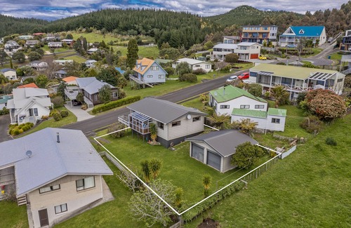 Onemana House | Te Waahi Hono - Onemana Holiday Home