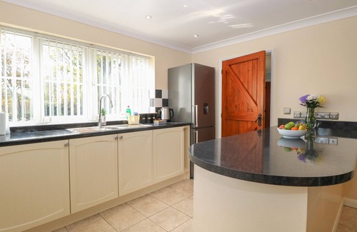 Stalham Cottage | TEASEL COTTAGE, pet friendly, with open fire in Stalham