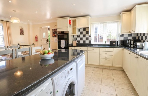 Stalham Cottage | TEASEL COTTAGE, pet friendly, with open fire in Stalham