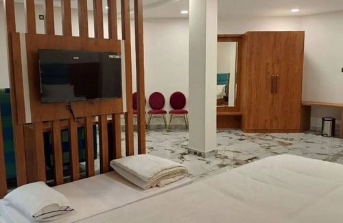 Tikamgarh Hotel | Tej Hotel & Restaurant