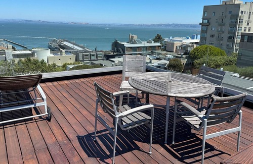 Telegraph Hill House | Telegraph Hill Coit Tower retreat.
