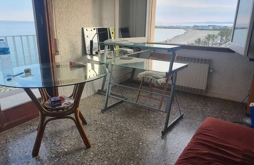 Cunit Condo | TELEWORK IN FRONT OF THE SEA