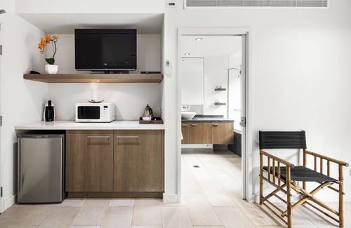 Palm Cove Apartment | Temple 220 Newly Refurbished Studio