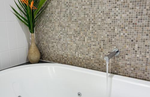 Palm Cove Apartment | Temple 304 Modern Spacious Palm Cove Resort