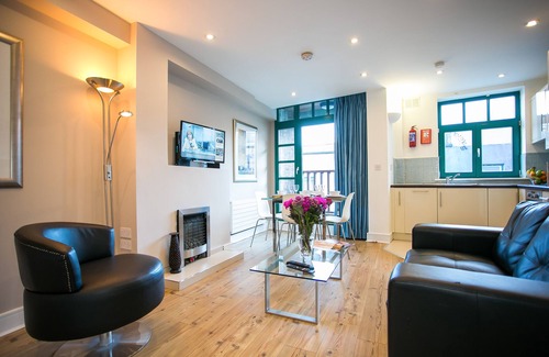 Temple Bar Apartment | Temple Bar 2 Bedroom Modern Apartment in the heart of the city - sleeps 6