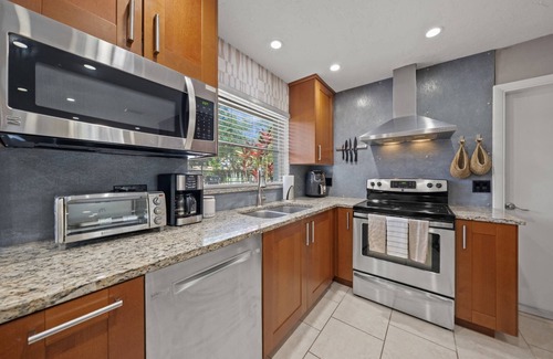 Gulf Gate Estates House | "Temporary Sanity" Home w/Stunning Heated Saltwater Pool, Lanai w/TV, Ready to book!