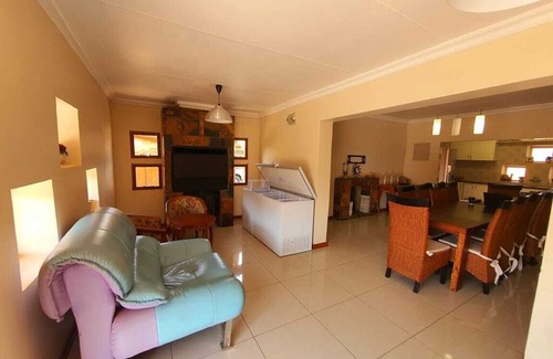 Mahikeng House | Tenacity Mafikeng Guesthouse - 7
