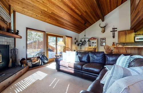 Mammoth Lakes Condo | Tennis Village 14 Pet-Friendly, Spacious, Comfortable, Great Complex Amenities by RedAwning