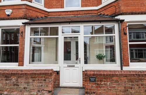 Scarborough House | TENNYSON HOUSE, pet friendly, country holiday cottage in Scarborough