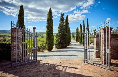 Montepulciano Villa | Tenuta Golo Luxury Villa - Wine Estate with Pool near Montepulciano