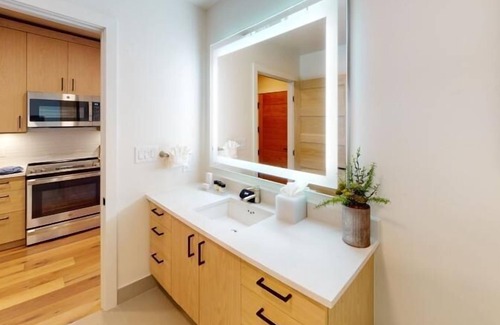 Tamarack Resort Apartment | Teri's Corner Crest Village Studio Condo - Modern Condo | Juliette Balcony