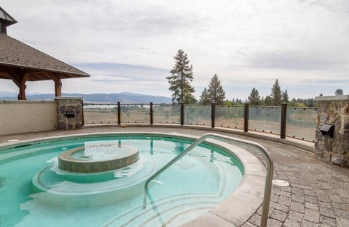 Tamarack Resort Apartment | Teri's Corner Crest Village Studio Condo - Modern Condo | Juliette Balcony