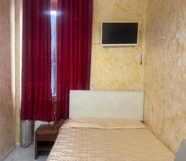 Rione XVIII Castro Pretorio House | Termini Golden house
