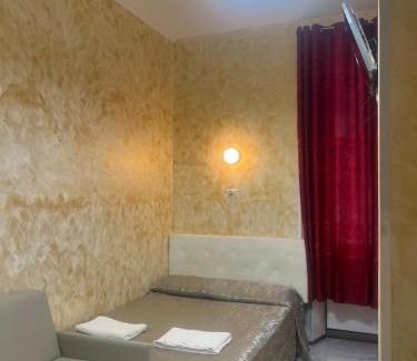 Rione XVIII Castro Pretorio House | Termini Golden house