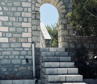 Omales Apartment | Terra Mani stone rental apartments
