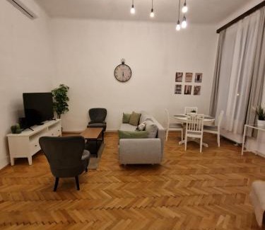 Erzsebetvaros Apartment | Terrace VuVu - Apartment with balcony in the heart of Budapest