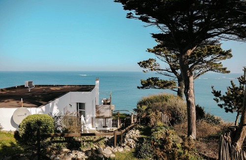Plouguerneau Apartment | Terrace with sea view for 2 people in Plouguerneau