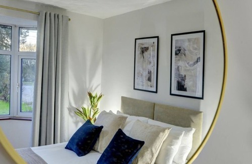 Bedford Villa | Terracotta House | Newly Refub House with Parking I eco-Short Term Let by SILVA