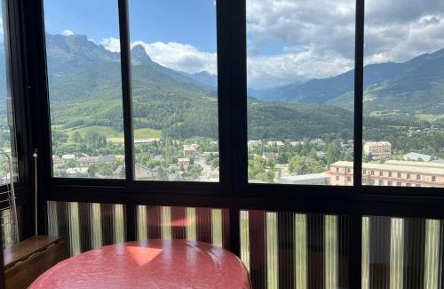 Barcelonnette Apartment | Terrasse Adroit T2 Barcelonnette - Wi-fi gratuit - 7 couchages