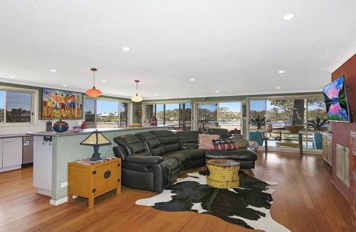 Terrigal House | TERRIGAL LAKEHOUSE - WATERFRONT SERENITY