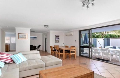 Terrigal House | Terrigal Tranquility Pool In Complex, In The Heart Of Terrigal