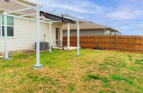 Austin House | Tesla Luxe Retreat: Sleeps 10