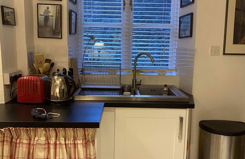 Tetbury House | Tetbury Centre Market Place | Cottage + Parking