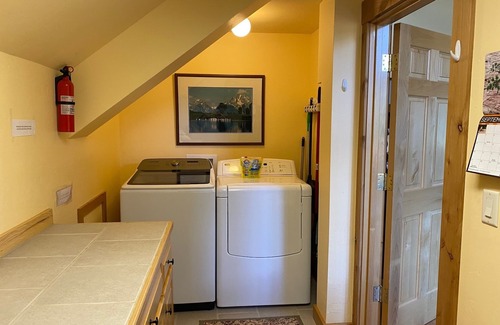 Wilson Cabin | Teton & Pond Views, Horses, Goats, Wildlife; October-November available!