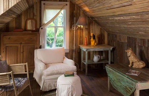 Cat Spring House | Texas Farm House getaway on BlissWood Ranch with Optional Activities & Safari!
