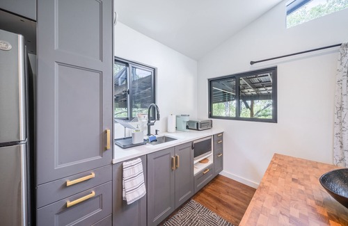 Wimberley Cabin | Texas Retreat- Sunset Rock | Romantic Hideaway for Two