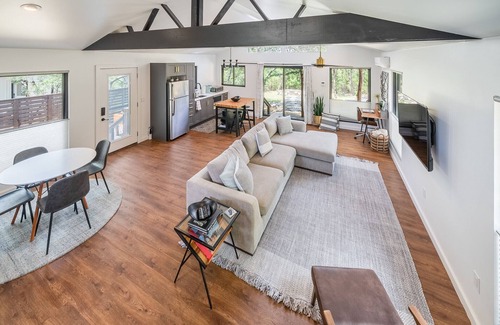 Wimberley Cabin | Texas Retreat- Sunset Rock | Romantic Hideaway for Two