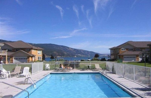 Central Okanagan House | TH5 - Gorgeous Remodelled Beachfront Townhouse