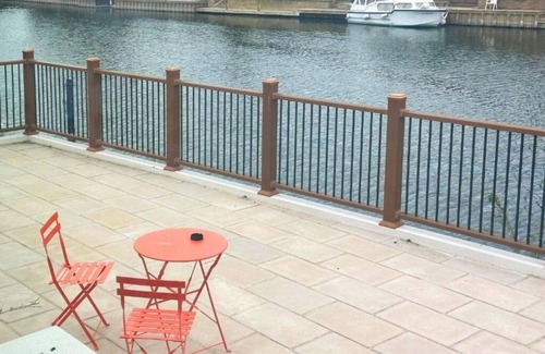 Wraysbury Apartment | Thames Mansion: Comfort Close to Top UK Attractions