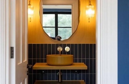 Wraysbury Apartment | Thames Mansion: Comfort Close to Top UK Attractions