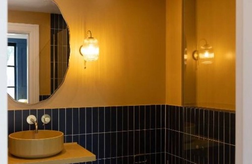 Wraysbury Apartment | Thames Mansion: Comfort Close to Top UK Attractions