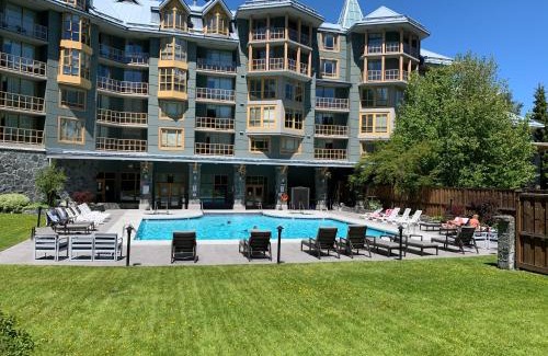 Village North Hotel | Thanksgiving Special Cascade Lodge suite WIFI cable TV 2 hot tubs pool gym sauna bike & ski storage room