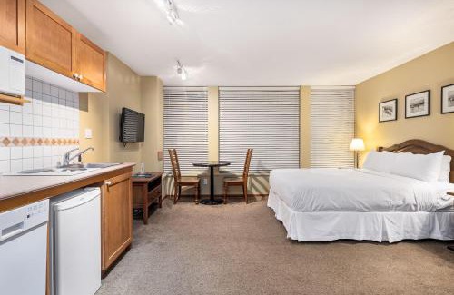 Village North Hotel | Thanksgiving Special Cascade Lodge suite WIFI cable TV 2 hot tubs pool gym sauna bike & ski storage room