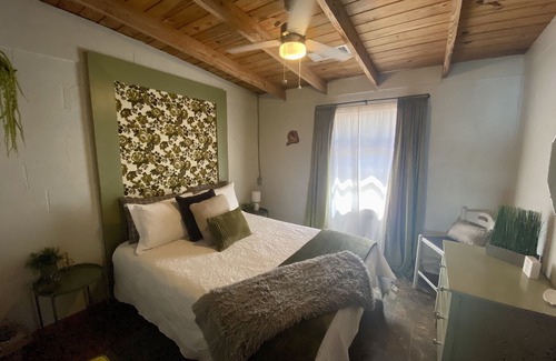 Dadeville Cottage | That 70's Kottage on Sunset Dr. BIG water view, sleeps 8
