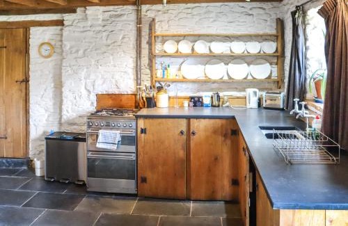 Llanybydder House | Thatched Cottage - Uk50261