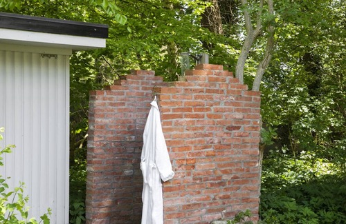 Manhagen Apartment | Thatched cottage with proximity to the Baltic Sea, outdoor sauna, playground and large garden