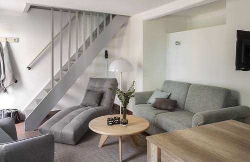 Manhagen Apartment | Thatched roof house with proximity to the Baltic Sea, outdoor sauna, playground & large garden