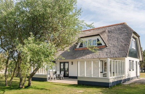 Hollum Villa | Thatched Villa Near the Beach
