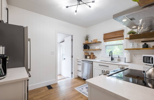 Tifton House | The 12th Street Retreat, King Beds, Pets Allowed