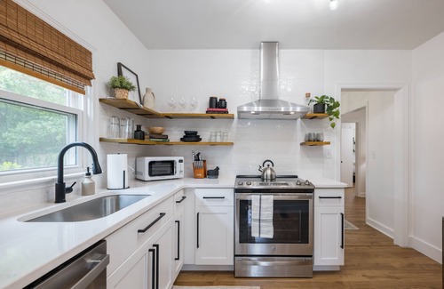 Tifton House | The 12th Street Retreat, King Beds, Pets Allowed